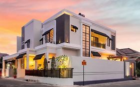 Hening Pool Villa