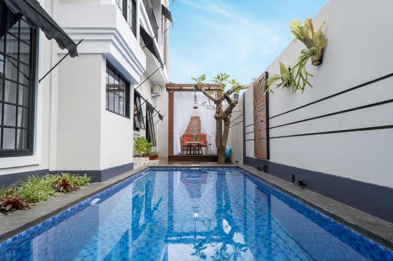 Hening Pool Villa Purwokerto Exterior photo